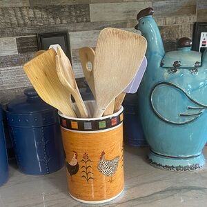 Sakura Warren Kimble Ceramic Rooster Utensil Crock in Orange and Black Accent